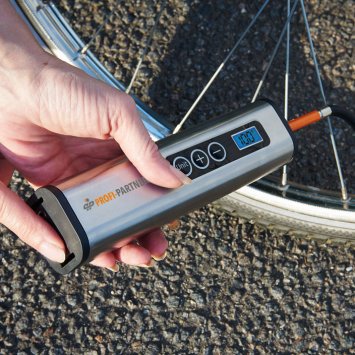 Inutile de vous encombrer : cette pompe à vélo électrique tient dans votre  poche