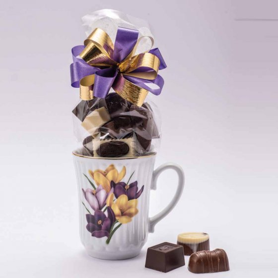 Tasse de Pâques garnie de 150 g de chocolats belges 