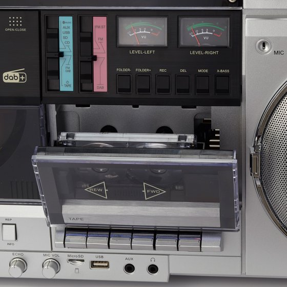 Boombox rétro « années 1980 » avec DAB+ 